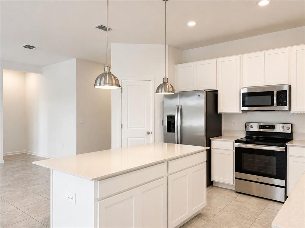 348 Heroic Road Davenport, FL 33837 - Photo 6 of 26 Gallery Image 6