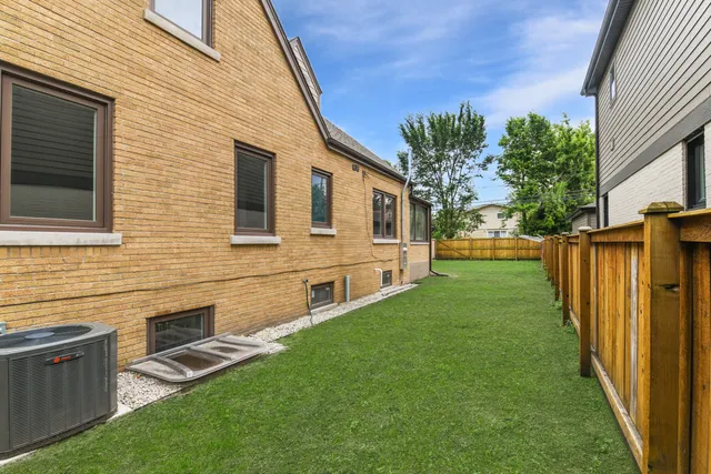 a front view of house with yard