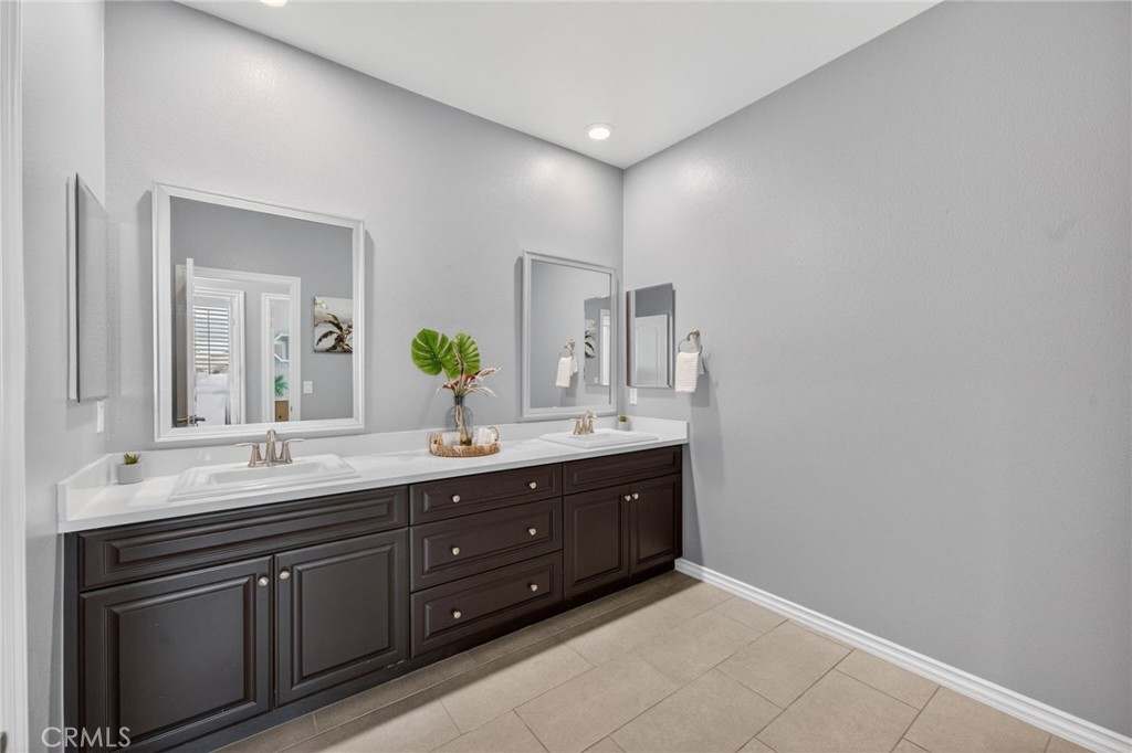 33320 Kilroy Road Temecula, CA 92592 - Photo 33 of 75 Secondary Bath