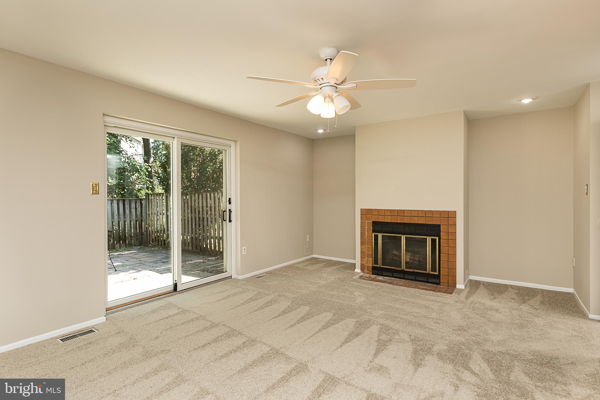 9791 Early Spring Way Columbia, MD 21046 - Photo 11 of 31 Living Room