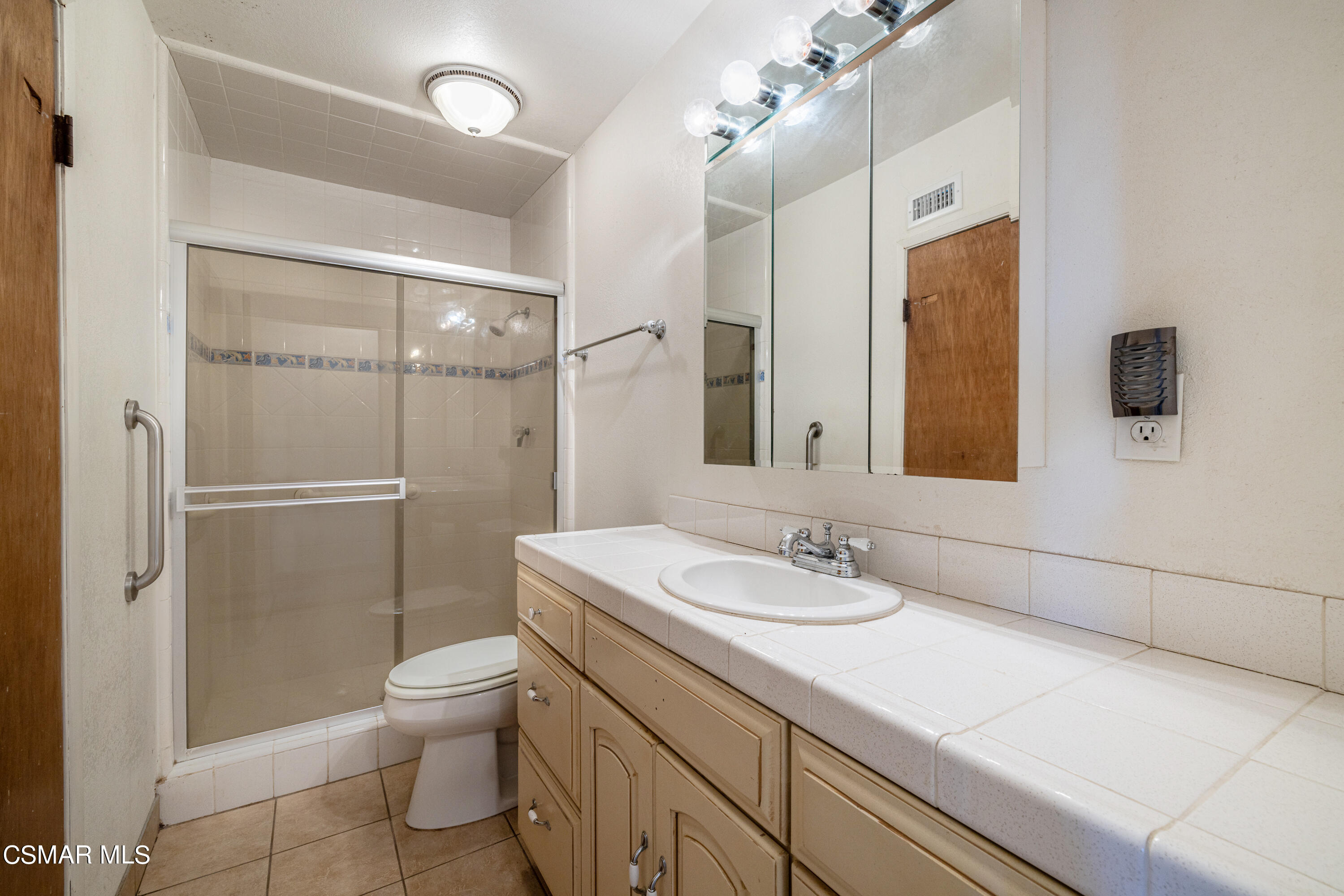 848 Moffatt Circle Simi Valley, CA 93065 - Photo 15 of 26 Moffatt15