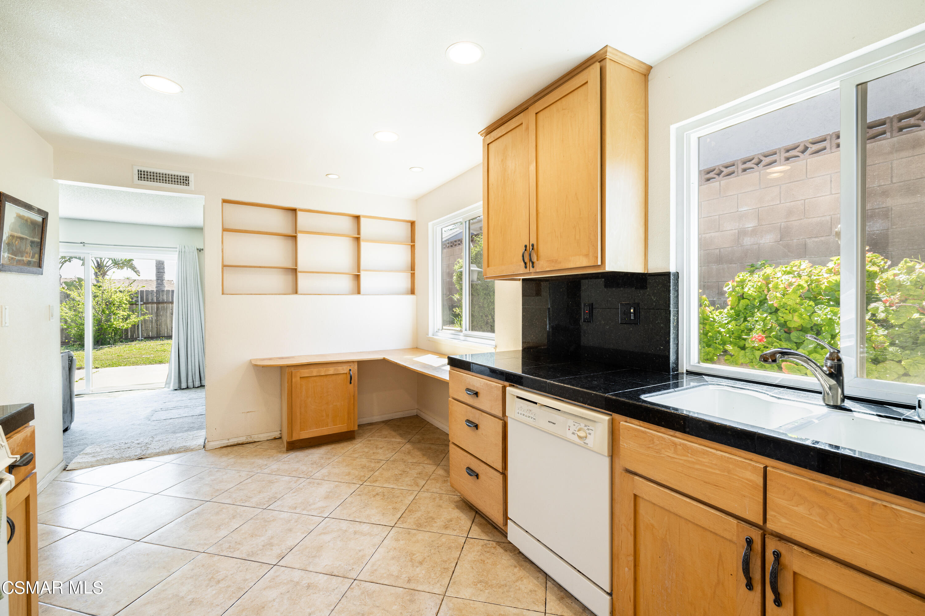 848 Moffatt Circle Simi Valley, CA 93065 - Photo 10 of 26 Moffatt10