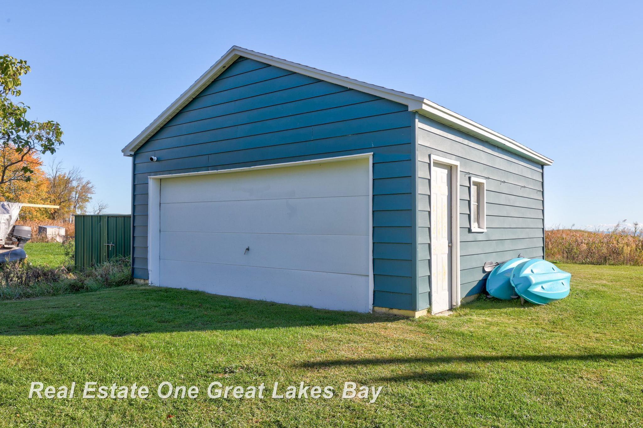 5219 Beachwood Road Standish, MI 48658 - Photo 48 of 53 Garage