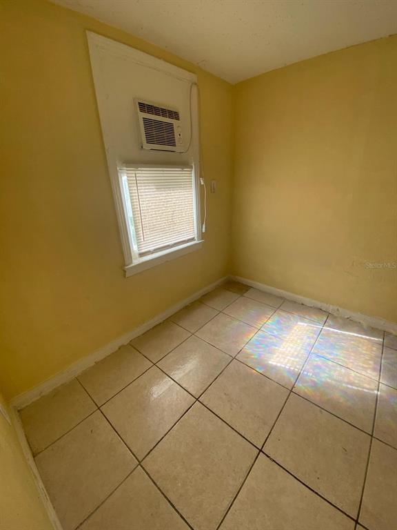 930 18th Street, Unit B Orlando, FL 32805 - Photo 7 of 11 a view of a livingroom with an empty space and a window