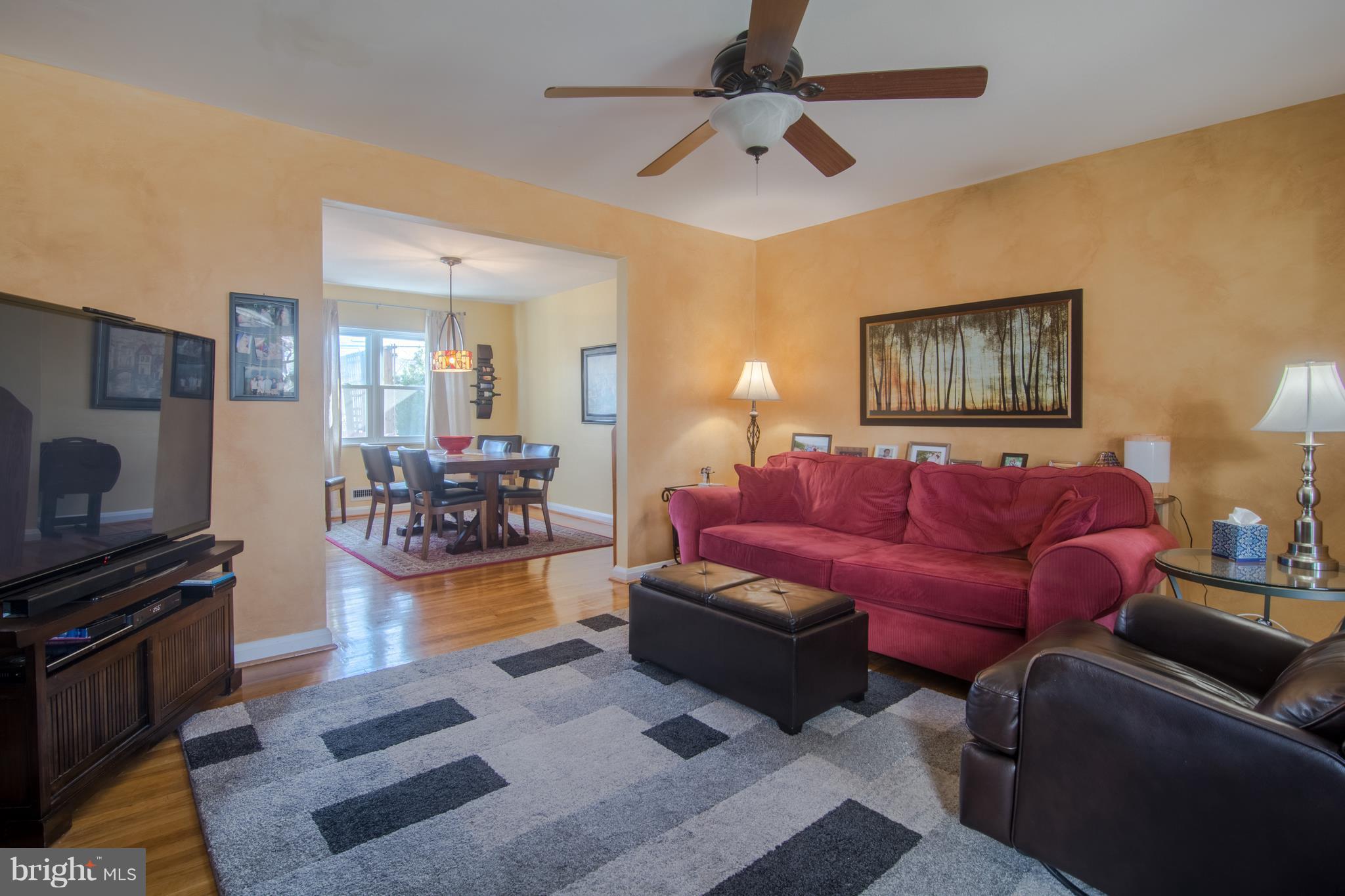 959 Southridge Road Baltimore, MD 21228 - Photo 3 of 23 Living Room