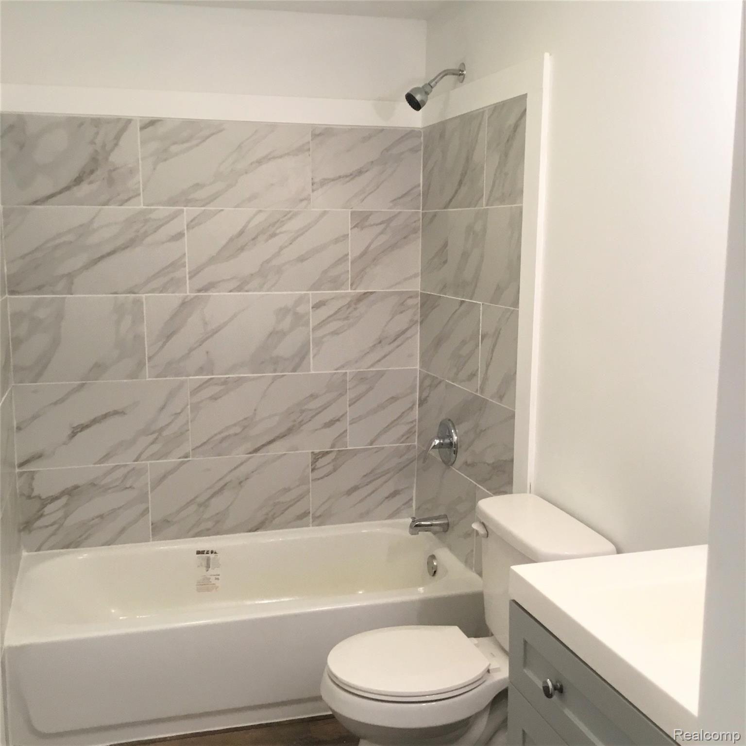2920 East Dryden Road Metamora, MI 48455 - Photo 34 of 34 2nd bathroom with tub