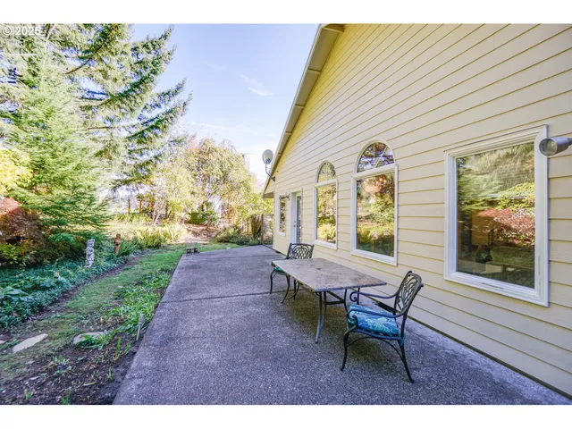 a view of a house with backyard and sitting area