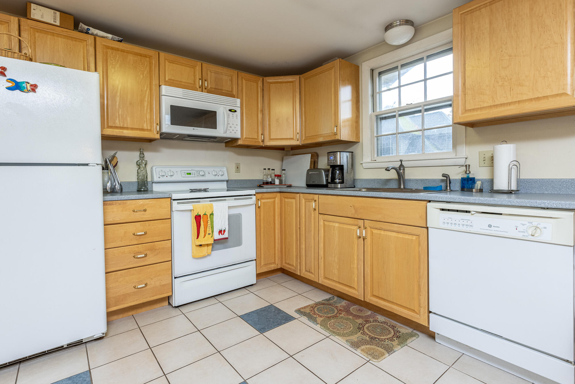 833 Shore Road Cape Elizabeth, ME 04107 - Photo 5 of 28 Kitchen-4