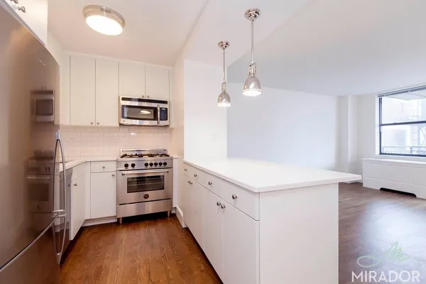 $4,550 | 330 East 39th Street, Unit 10A | Murray Hill