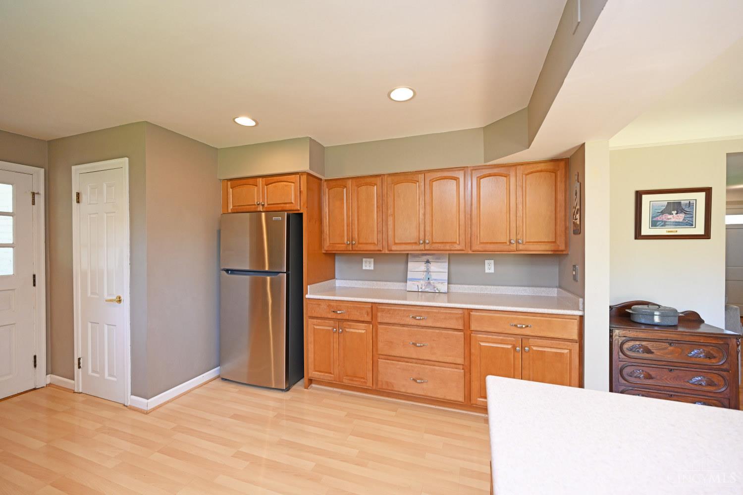 8851 Roundhill Road Cincinnati, OH 45236 - Photo 8 of 34 Gallery Image 8