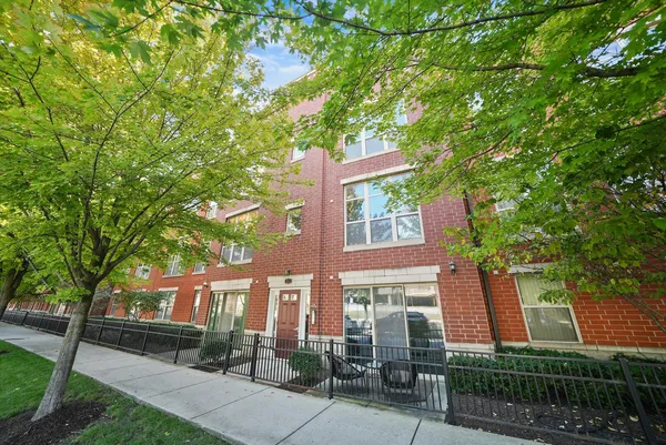 $340,000 | 317 East 25th Street, Unit 3E, Chicago, IL 60616