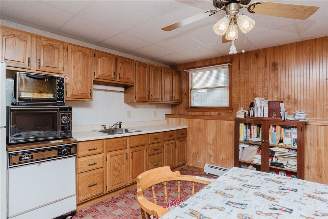 121 Kenyon Road Tiverton, RI 02878 - Photo 33 of 48