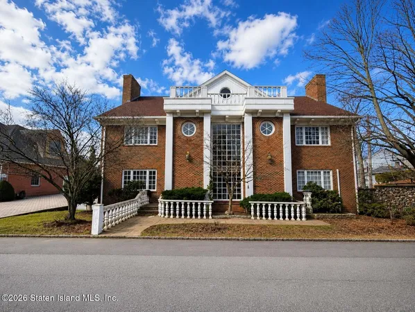 $1,680,000 | 100 Copperflagg Lane | Todt Hill