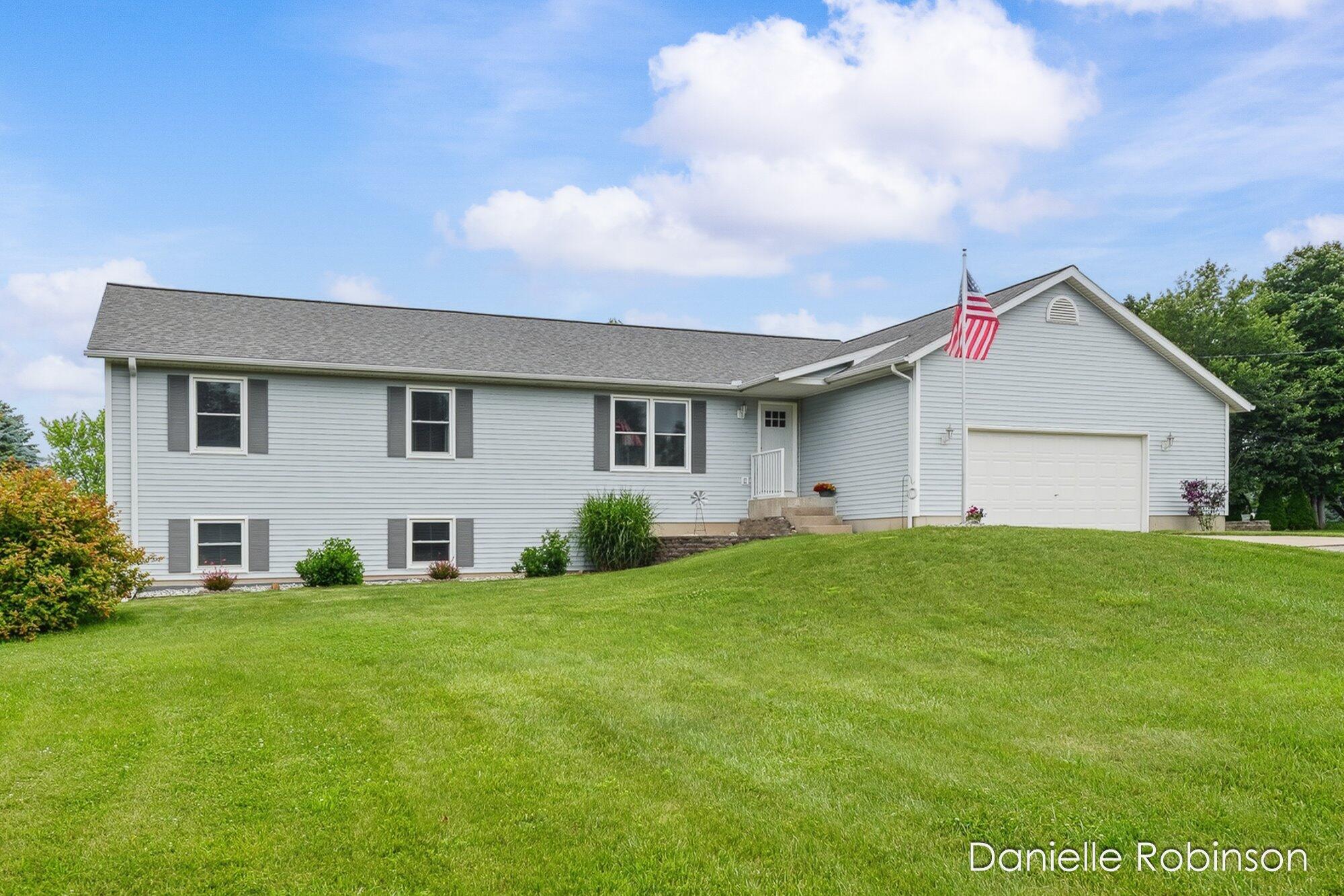 6829 12 Mile Road Northeast Rockford, MI 49341 - Photo 6 of 70 06-WM682912mile-13