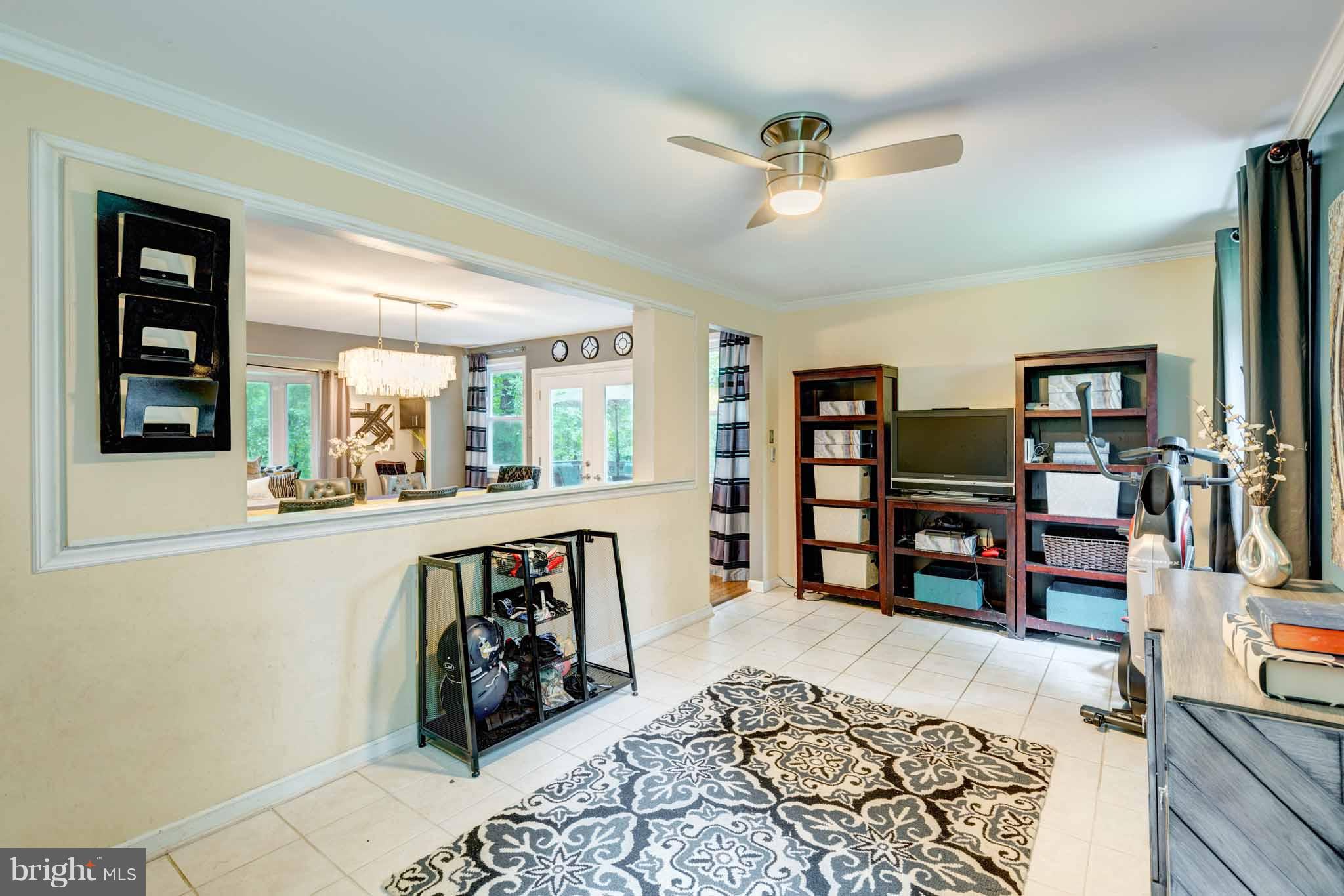 4060 Rinehart Road Westminster, MD 21158 - Photo 11 of 30 Family Room