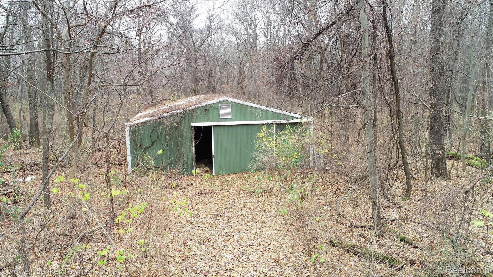 4693 Richardson Road Howell, MI 48843 - Photo 3 of 7 DJI_0246.jpg