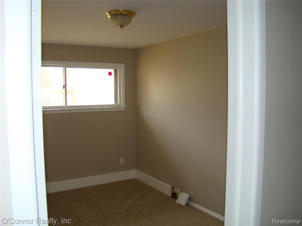 2818 Riverside Drive Port Huron, MI 48060 - Photo 13 of 25 5.jpg