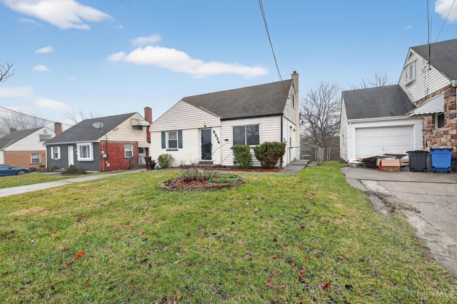8634 Daly Road Cincinnati, OH 45231 - Photo 3 of 34