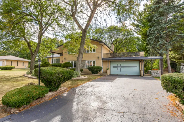 $589,500 | 11716 Center Drive, Lemont, IL 60439