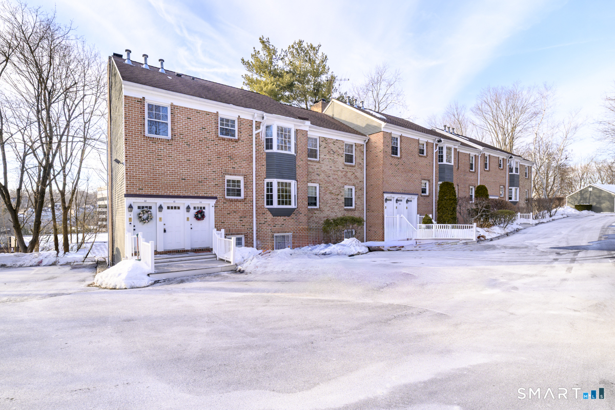 3 Valley View Road, Unit 45 Norwalk, CT 06851 - Photo 1 of 14