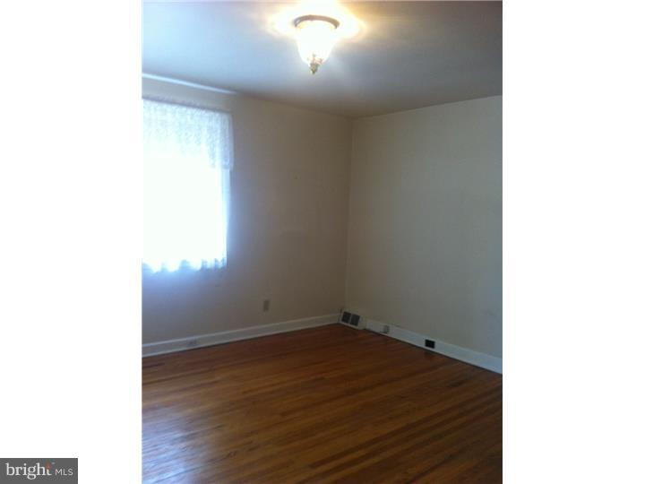 7326 Sherwood Road Philadelphia, PA 19151 - Photo 10 of 15 Bedroom - Main