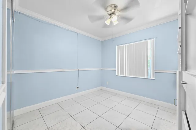 a view of empty room with window