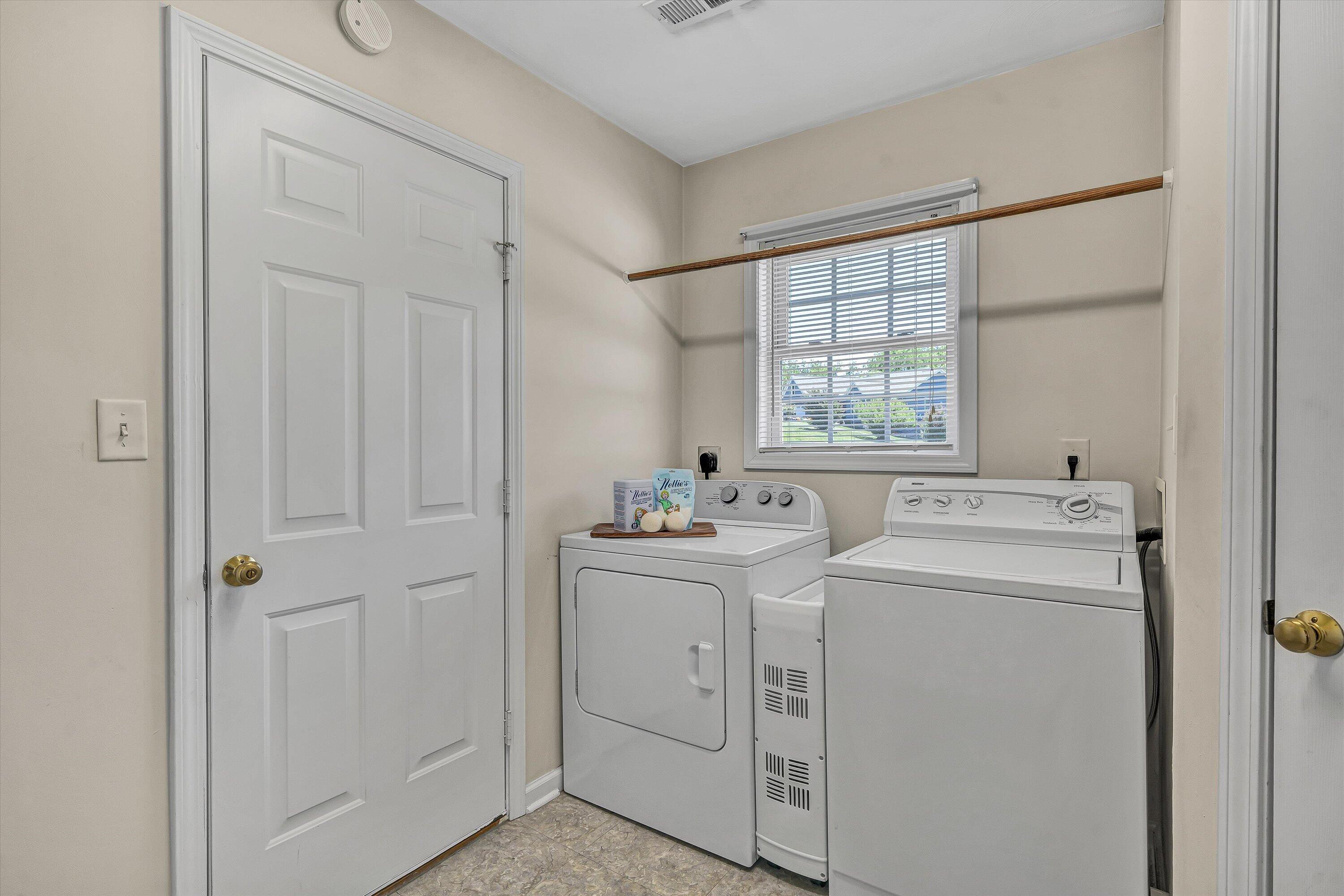 3516 Pinnacle Ridge Road Northeast Roanoke, VA 24012 - Photo 18 of 39 a view of utility room with washer and dryer