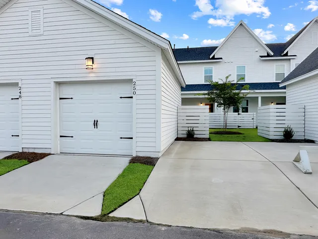 $2,300 | 250 Symphony Avenue, Summerville, SC 29486
