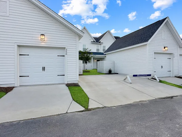 $2,300 | 250 Symphony Avenue, Summerville, SC 29486