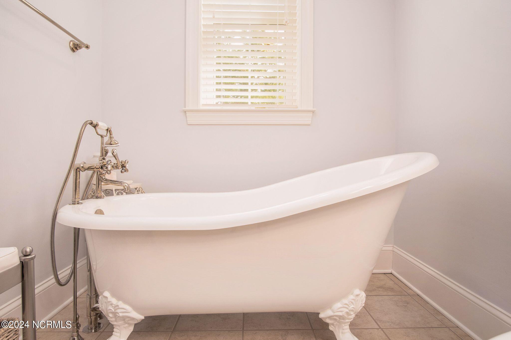 611 Loftin Farm Road Dover, NC 28526 - Photo 28 of 64 Owners Bathroom