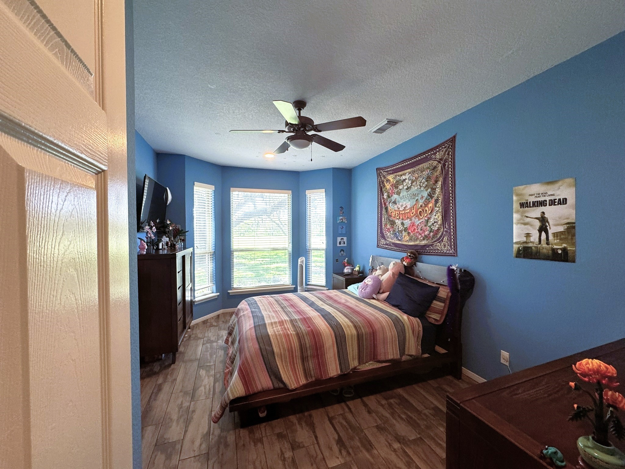 814 Sunset Trail Angleton, TX 77515 - Photo 11 of 26 a bedroom with a bed and window