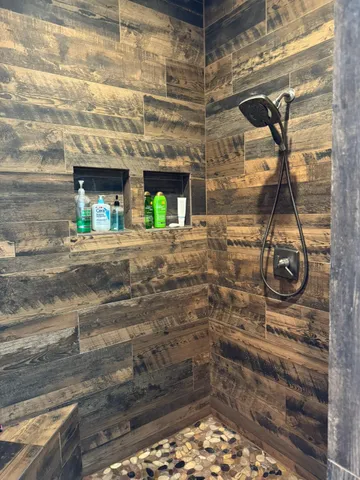 a picture of a bathroom