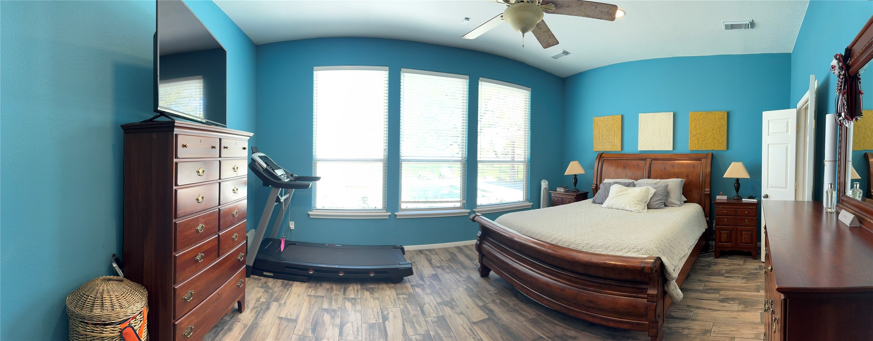 814 Sunset Trail Angleton, TX 77515 - Photo 7 of 26 a bedroom with a bed and a window