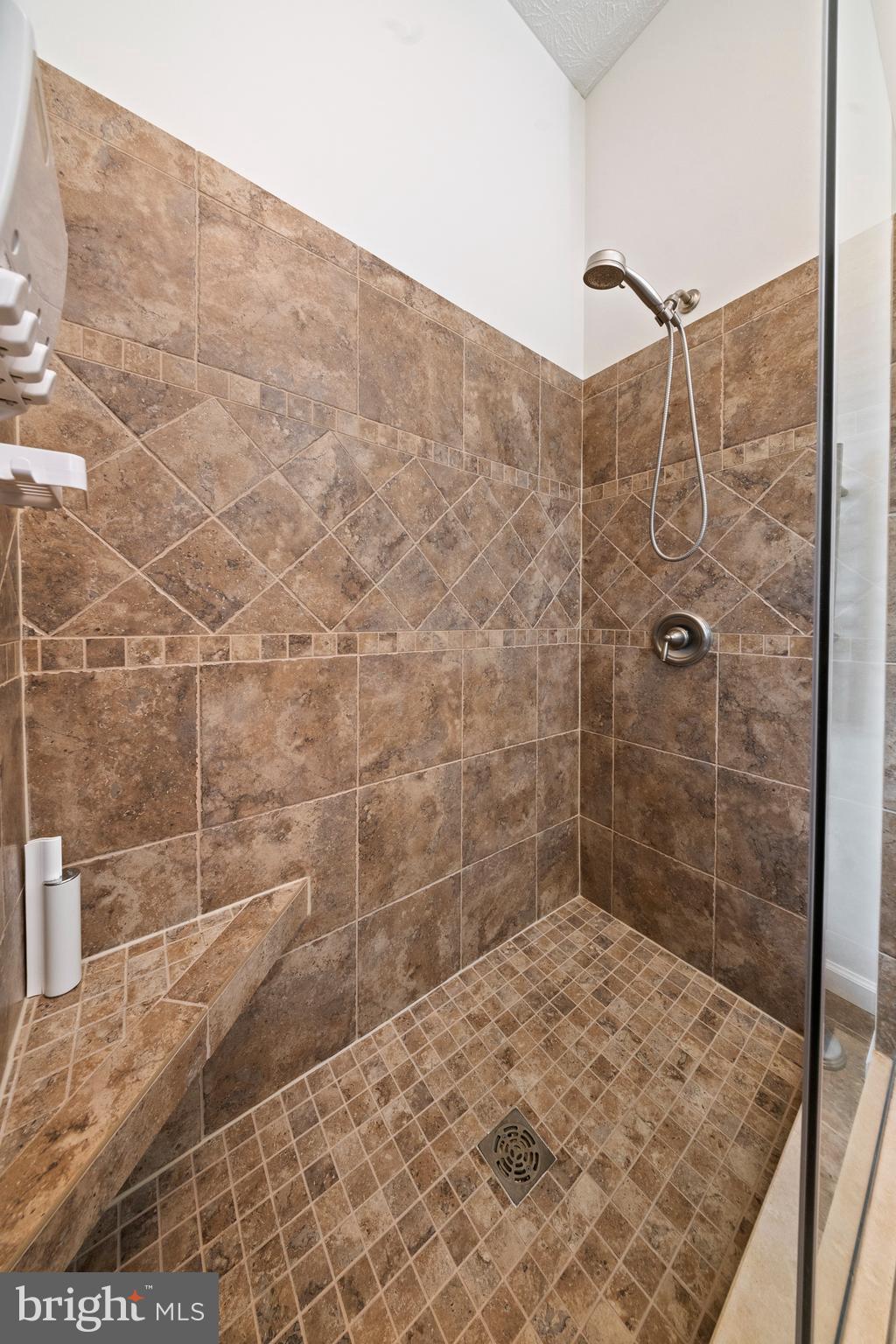 1502 Avennel Way Crofton, MD 21114 - Photo 24 of 50 Primary bath