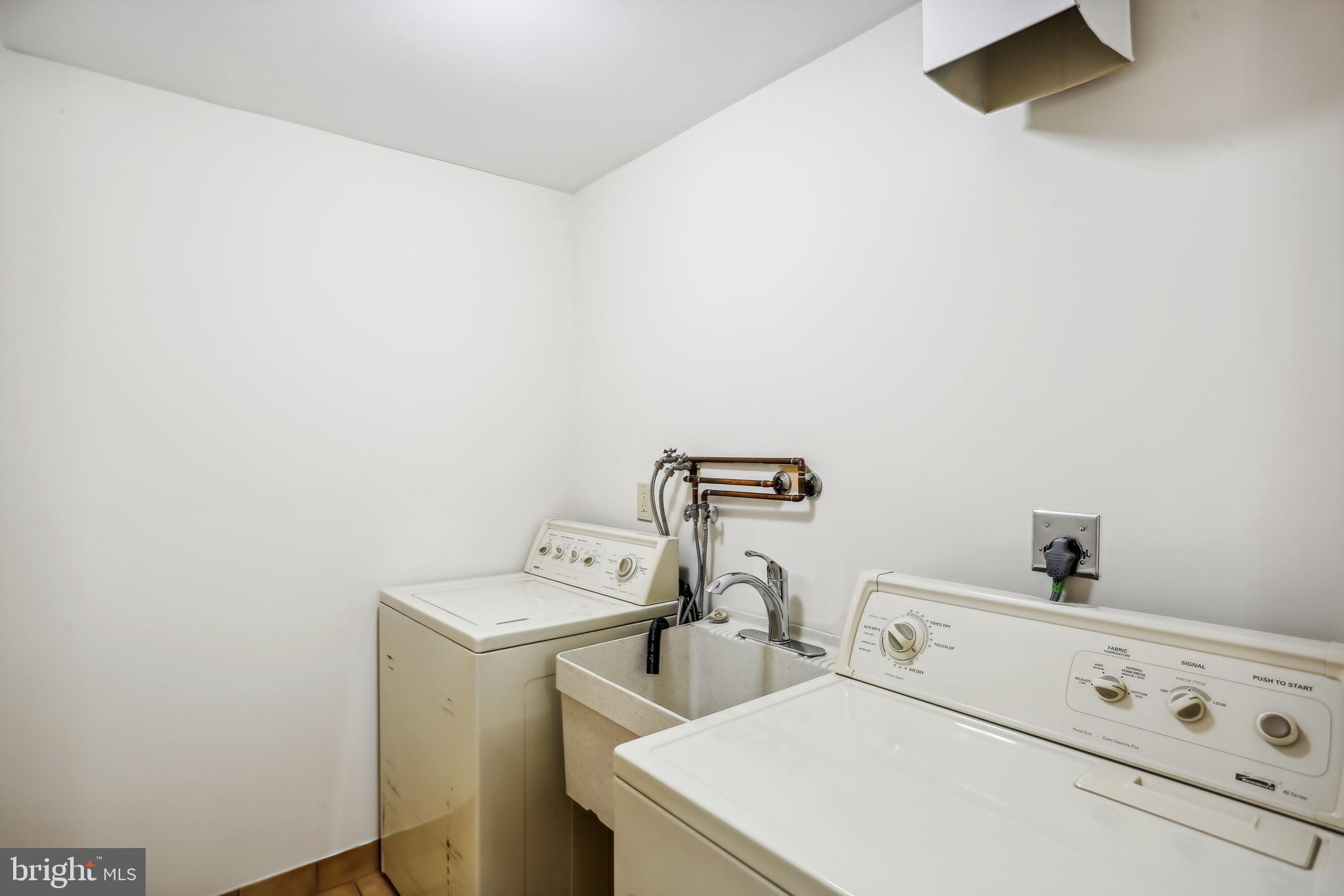 9730 Wightman Road Gaithersburg, MD 20882 - Photo 28 of 64 Main level laundry room