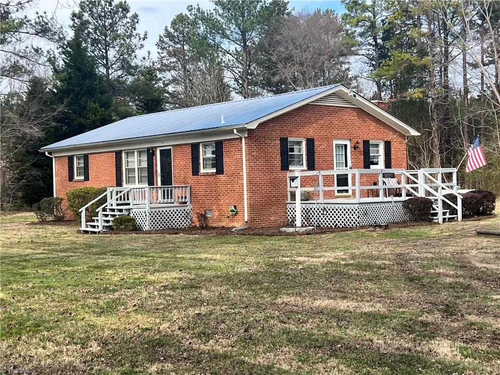 163 Lacy Hepler Road Thomasville, NC 27360 - Photo 4 of 30 Gallery Image 4