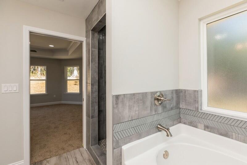 3931 Poverty Creek Road Crestview, FL 32539 - Photo 28 of 34 a bathroom with a bathtub