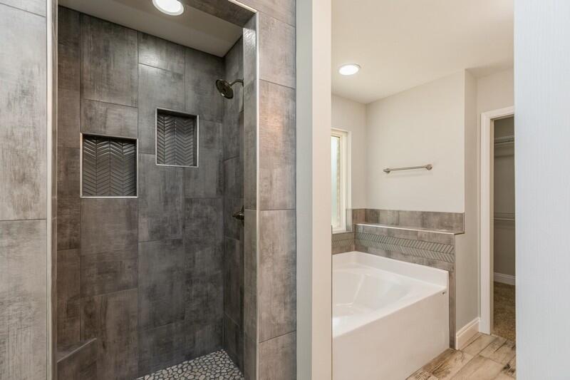 3931 Poverty Creek Road Crestview, FL 32539 - Photo 31 of 34 a bathroom with a bathtub and a shower