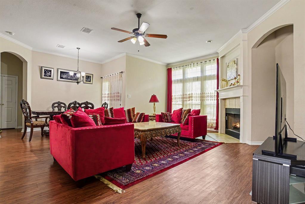 2005 Merritt Way Arlington, TX 76018 - Photo 3 of 22