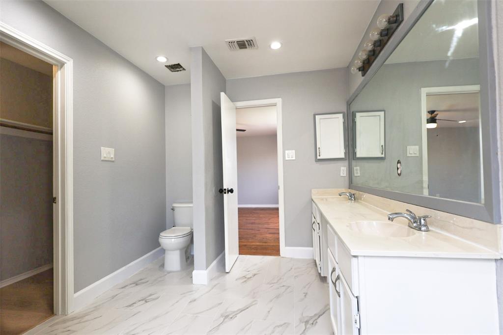 815 Valleycreek Road Mesquite, TX 75181 - Photo 19 of 31 a bathroom with a sink a toilet and shower