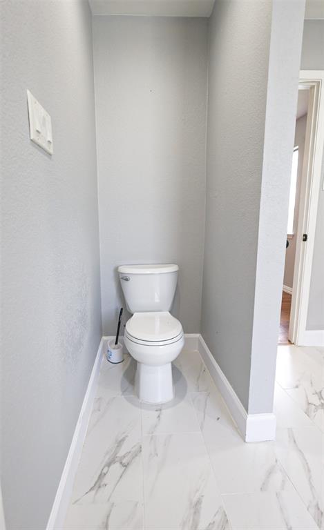 815 Valleycreek Road Mesquite, TX 75181 - Photo 22 of 31 a white toilet sitting next to a white walls