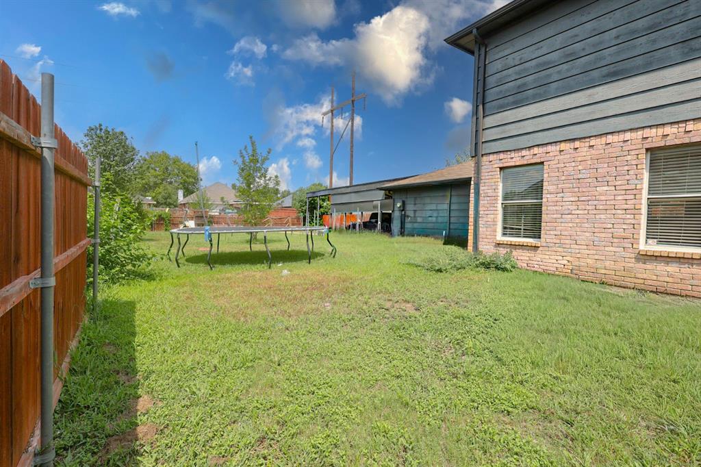 815 Valleycreek Road Mesquite, TX 75181 - Photo 29 of 31 a view of a chair and table in backyard of the house