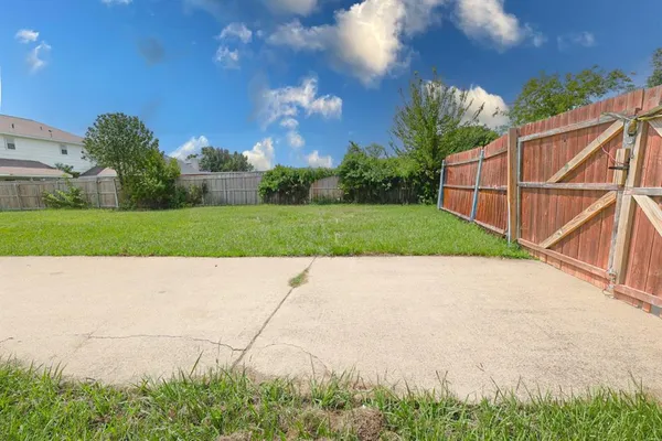 a view of backyard and entertaining space