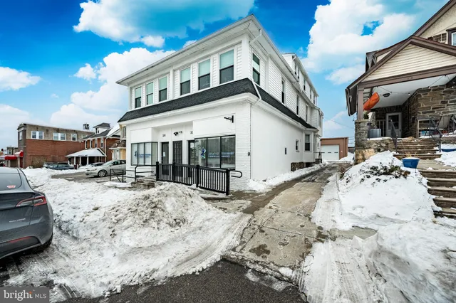 $1,600 | 324-326 Darby Road, Unit 1R, Havertown, PA 19083