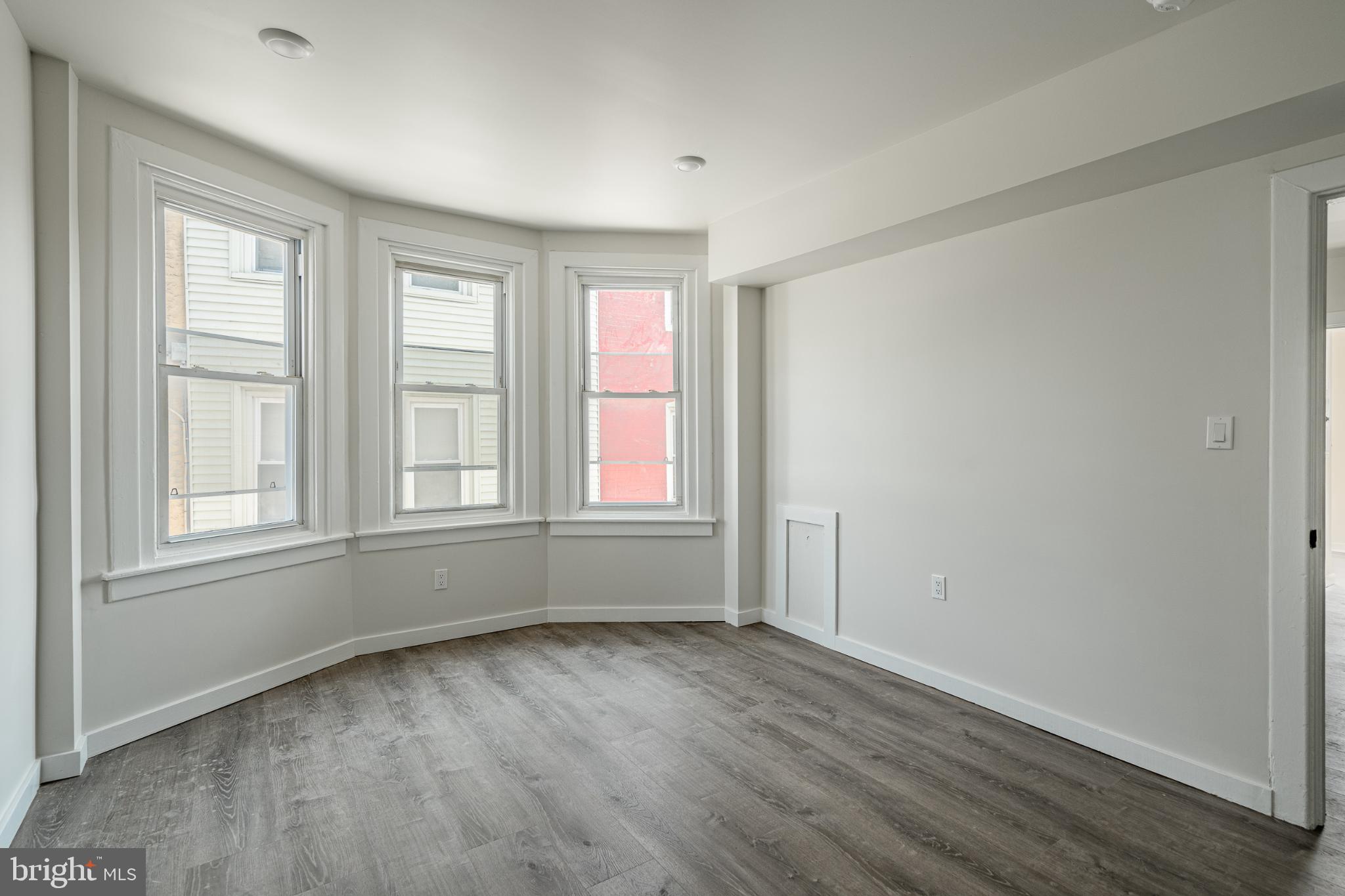 324-326 Darby Road, Unit 1R Havertown, PA 19083 - Photo 5 of 11 Bright, airy space with charming bay windows.