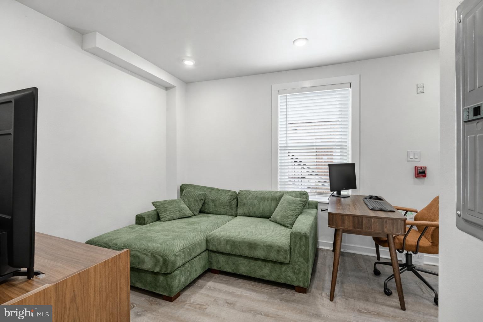 324-326 Darby Road, Unit 1R Havertown, PA 19083 - Photo 6 of 17 Modern comfort in a cozy workspace.