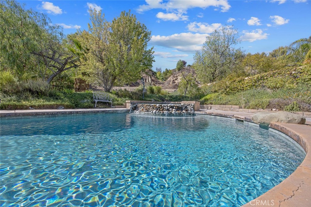 27619-27619 Ron Ridge Drive Saugus, CA 91350 - Photo 26 of 37 a view of a back yard
