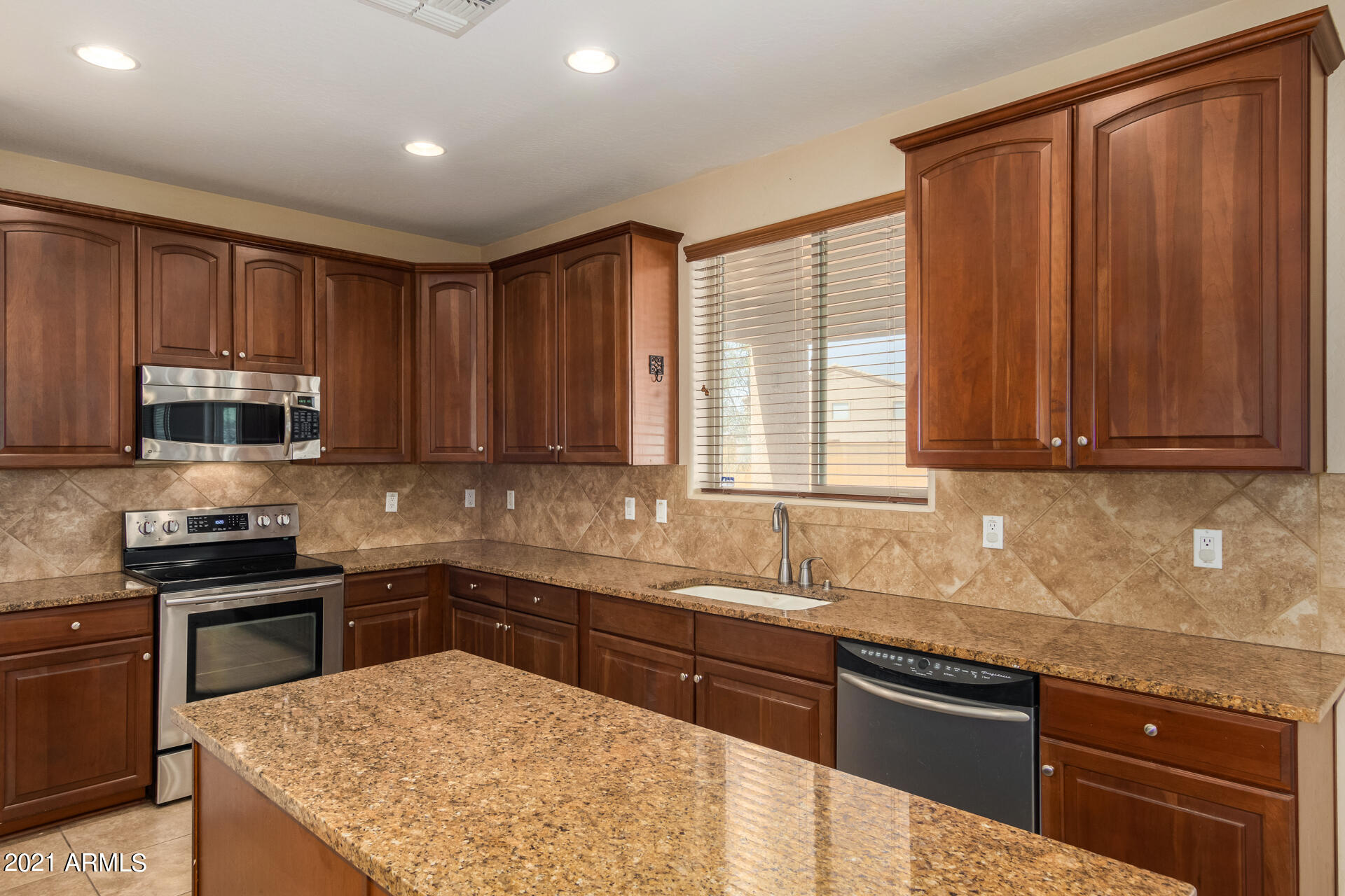 19398 North Lariat Road Maricopa, AZ 85138 - Photo 7 of 29 0017-Lariat 17