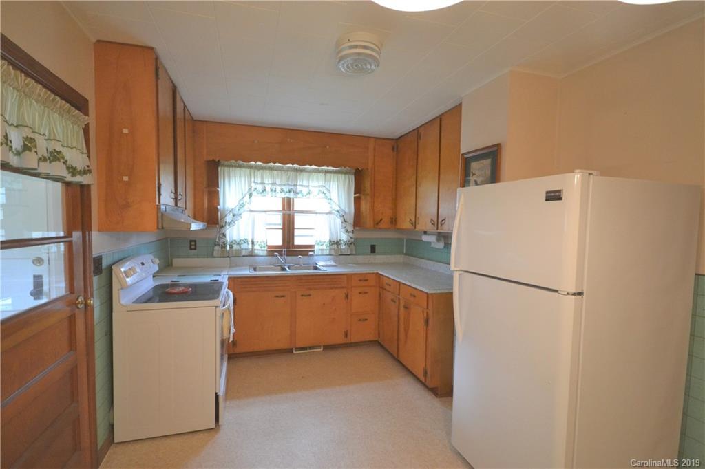 107 Bill McElroy Road Clyde, NC 28721 - Photo 3 of 20
