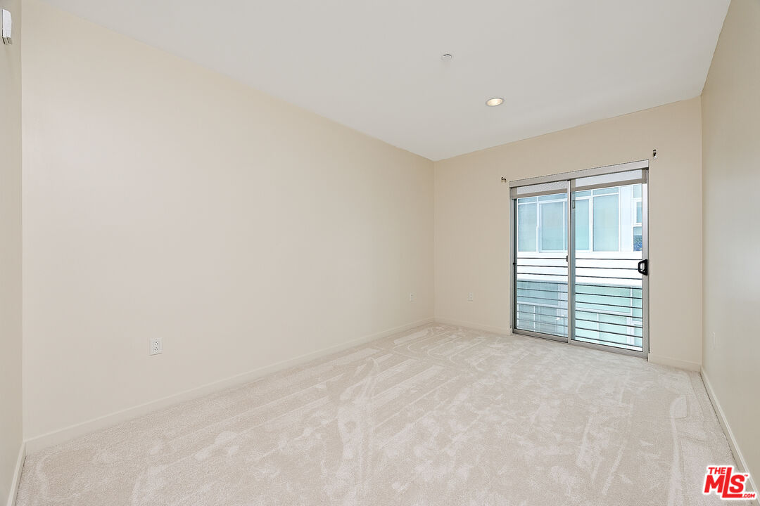 3119 Vía Dolce, Unit 302 Marina del Rey, CA 90292 - Photo 14 of 27 an empty room with windows